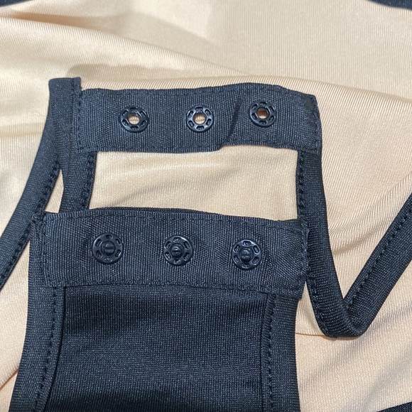 NWT SHEIN || Woman’s nude and black color block body suit size Small / 4 - Picture 7 of 7